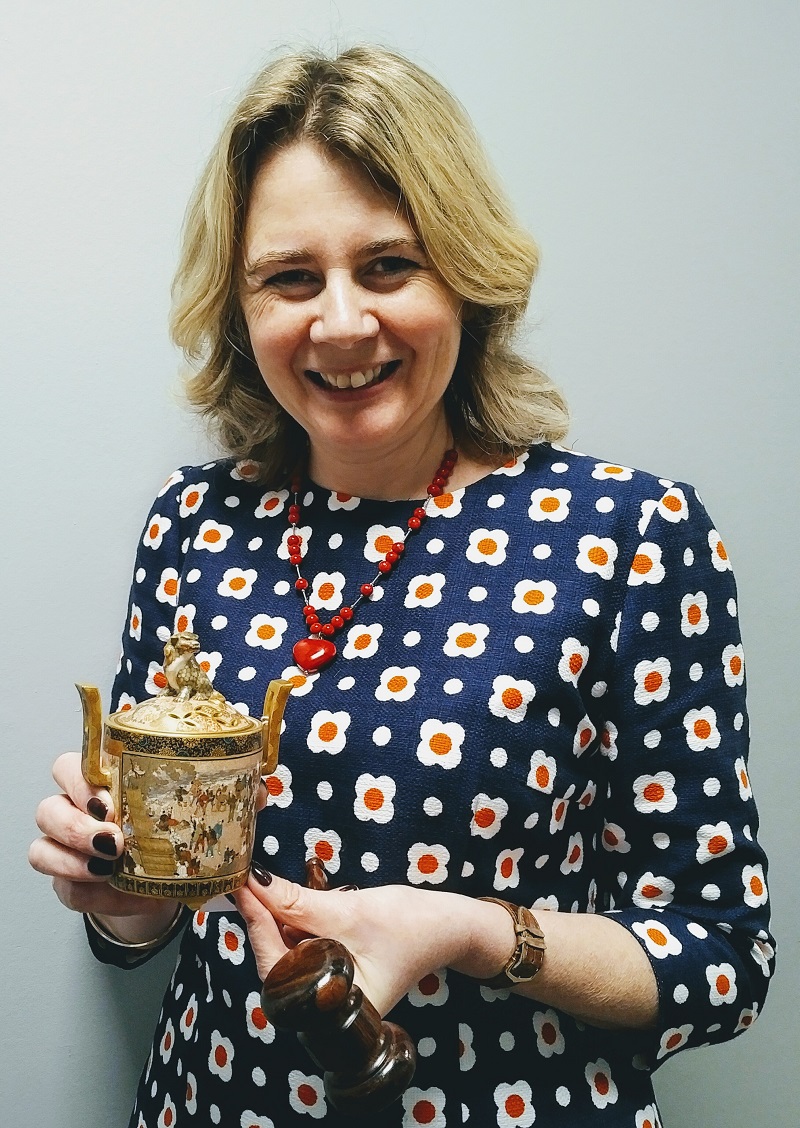 Auctioneer Catherine Southon and the antique Japanese censer