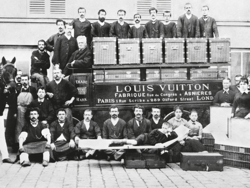 Toronto man finds rare Louis Vuitton suitcase from 1890s in grandmother's  basement