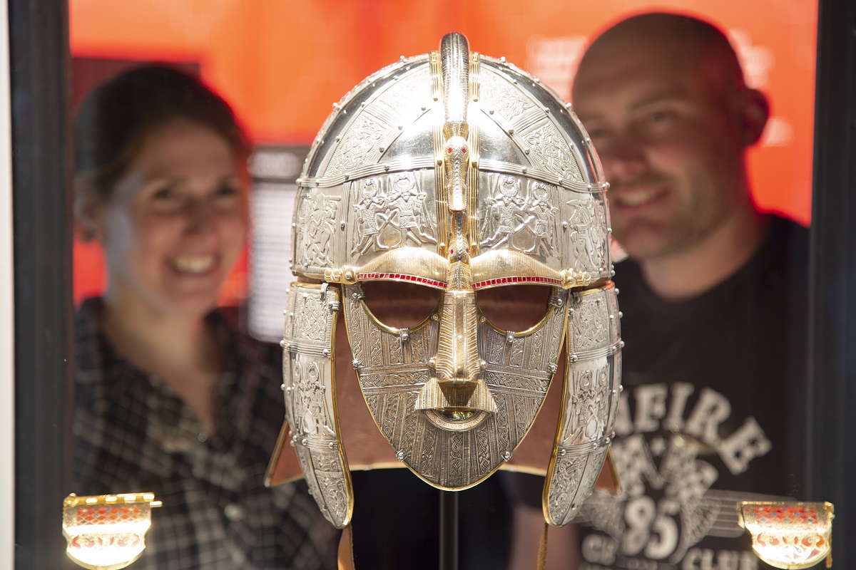 Gold belt buckle from the ship burial at Sutton Hoo — Google Arts