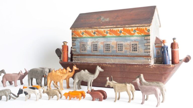 Antique Noah's Ark set for sale - Antique Collecting