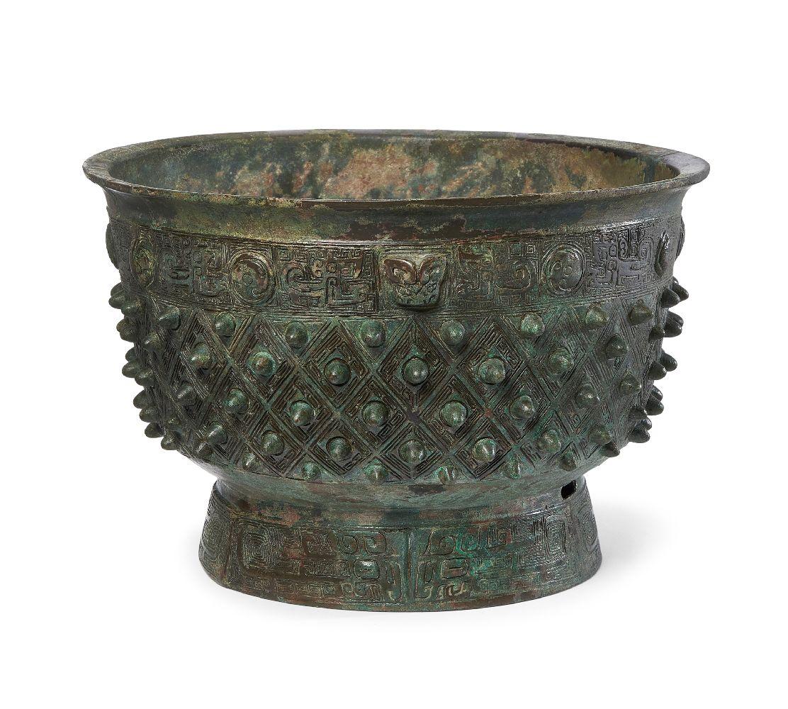 A rare Chinese archaic bronze ritual food vessel, Yu, late Shang dynasty