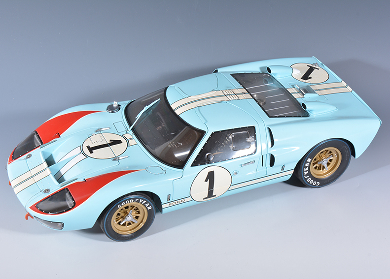 Model of an Exoto 2 800 GT40