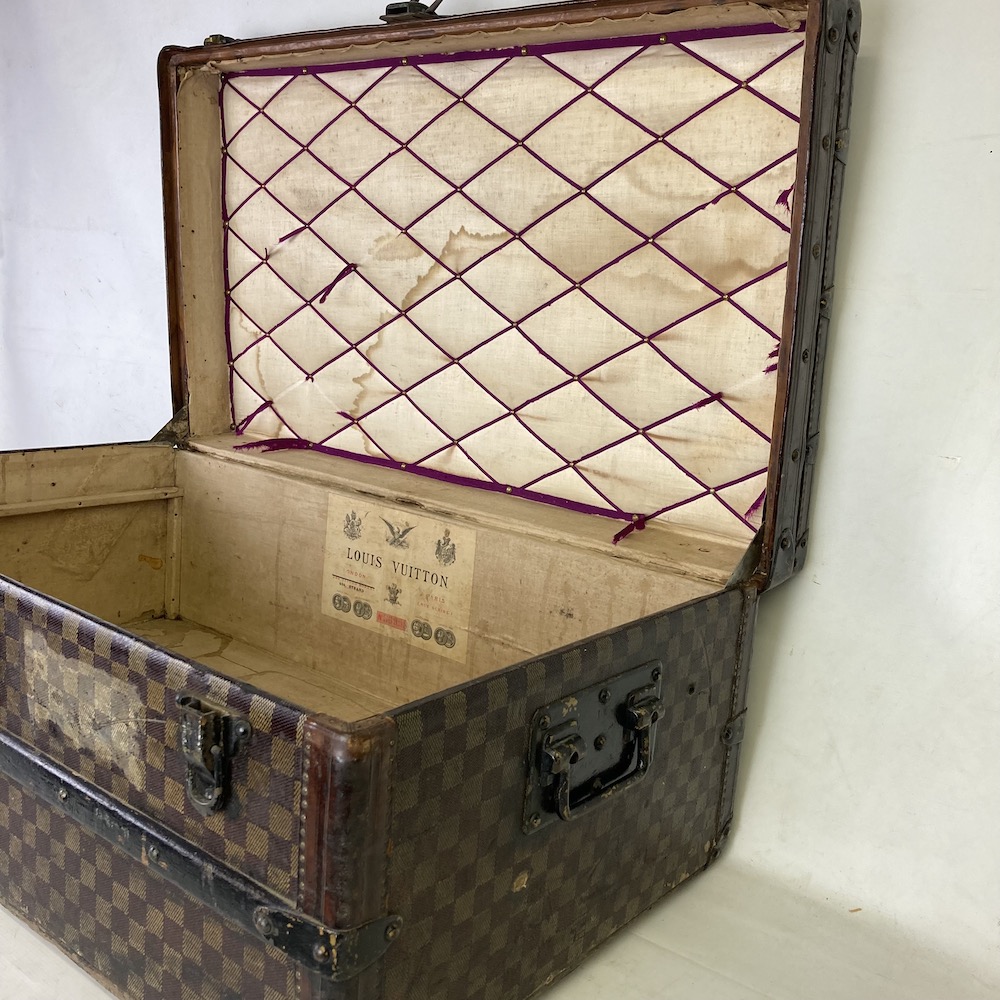 Louis Vuitton trunk packs in bids - Antique Collecting