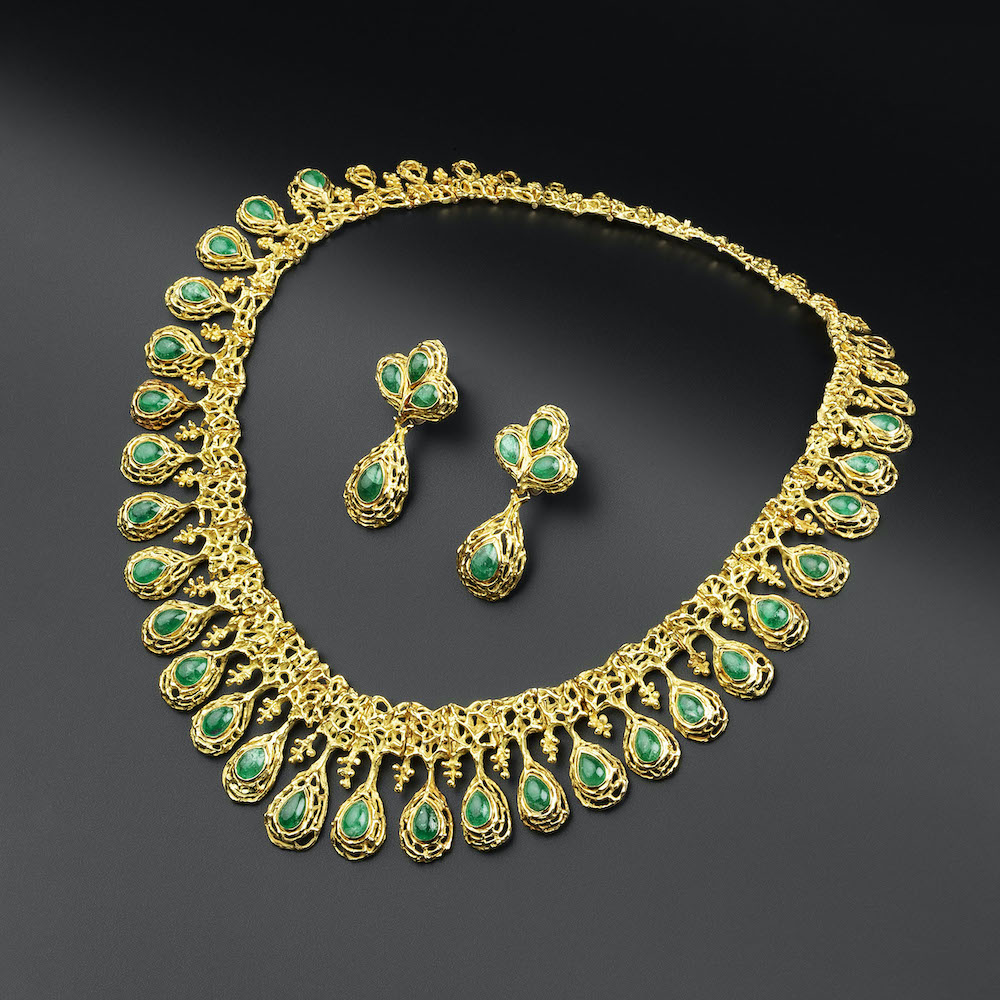 An emerald fringe necklace and ear pendants suite by David A Thomas