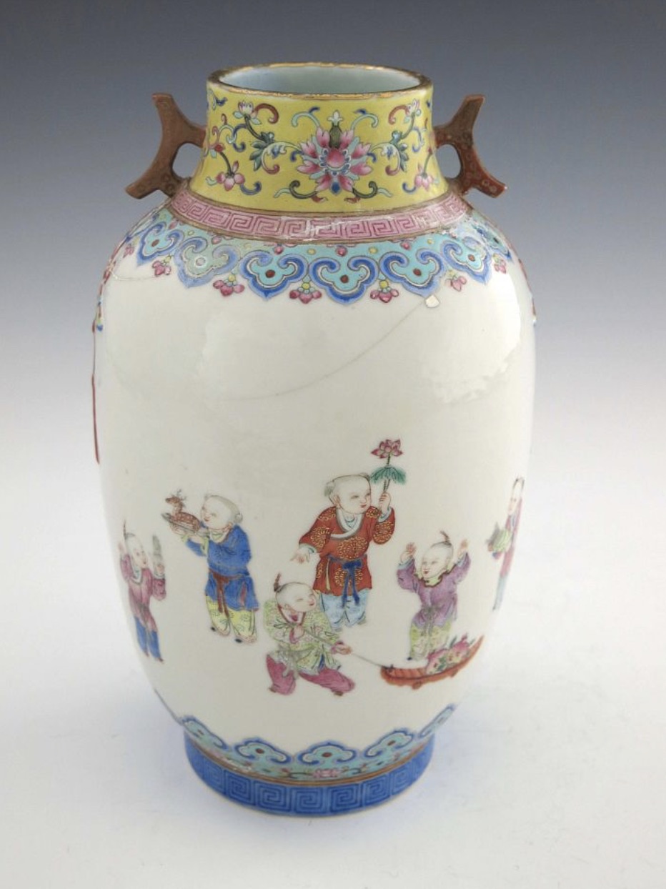 Chinese Famille Rose vase from the Daoguang period (1821-1850)