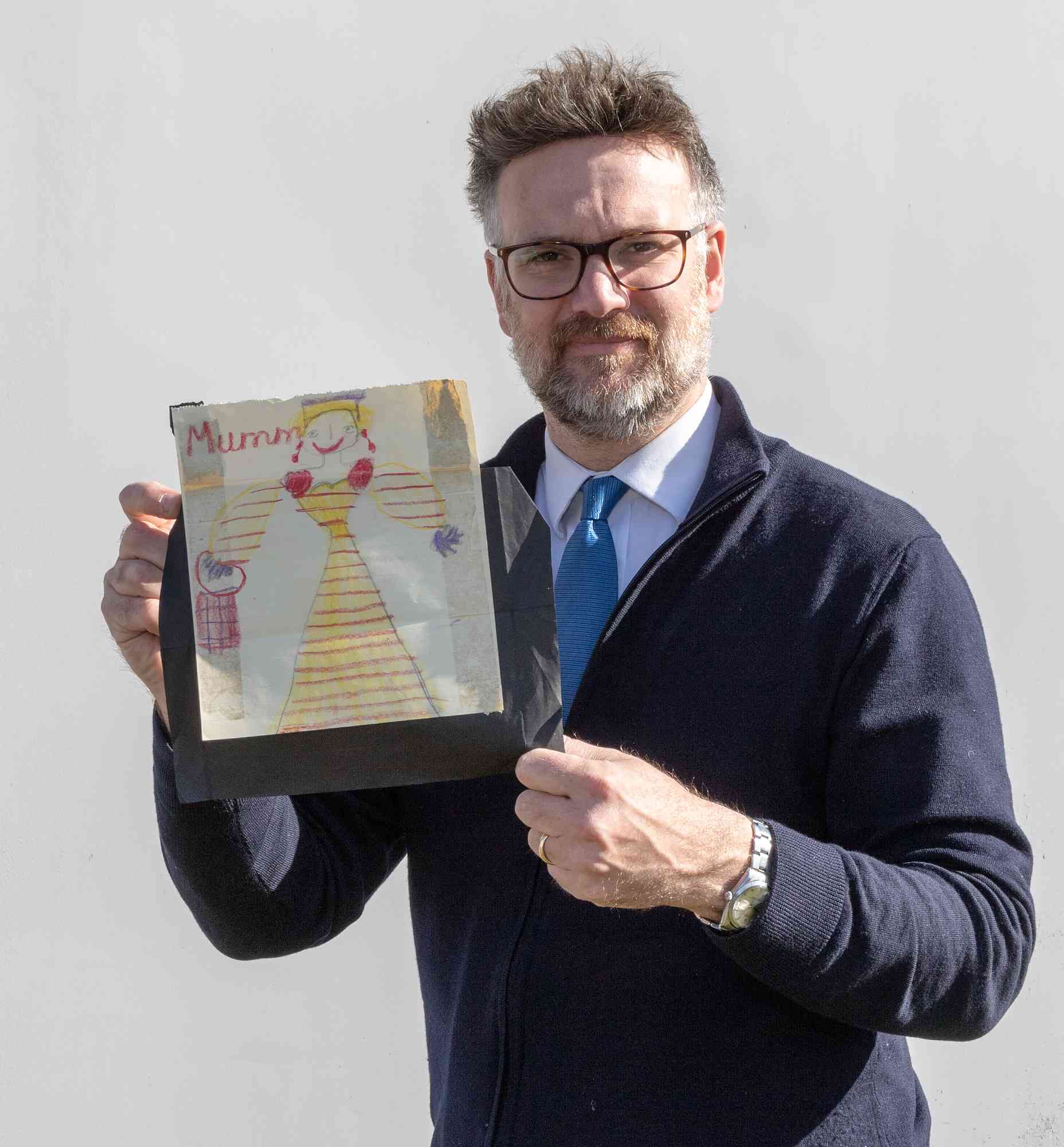 Charles Hanson, owner of Hansons Auctioneers, with sketch of Queen Elizabeth by a young King Charles