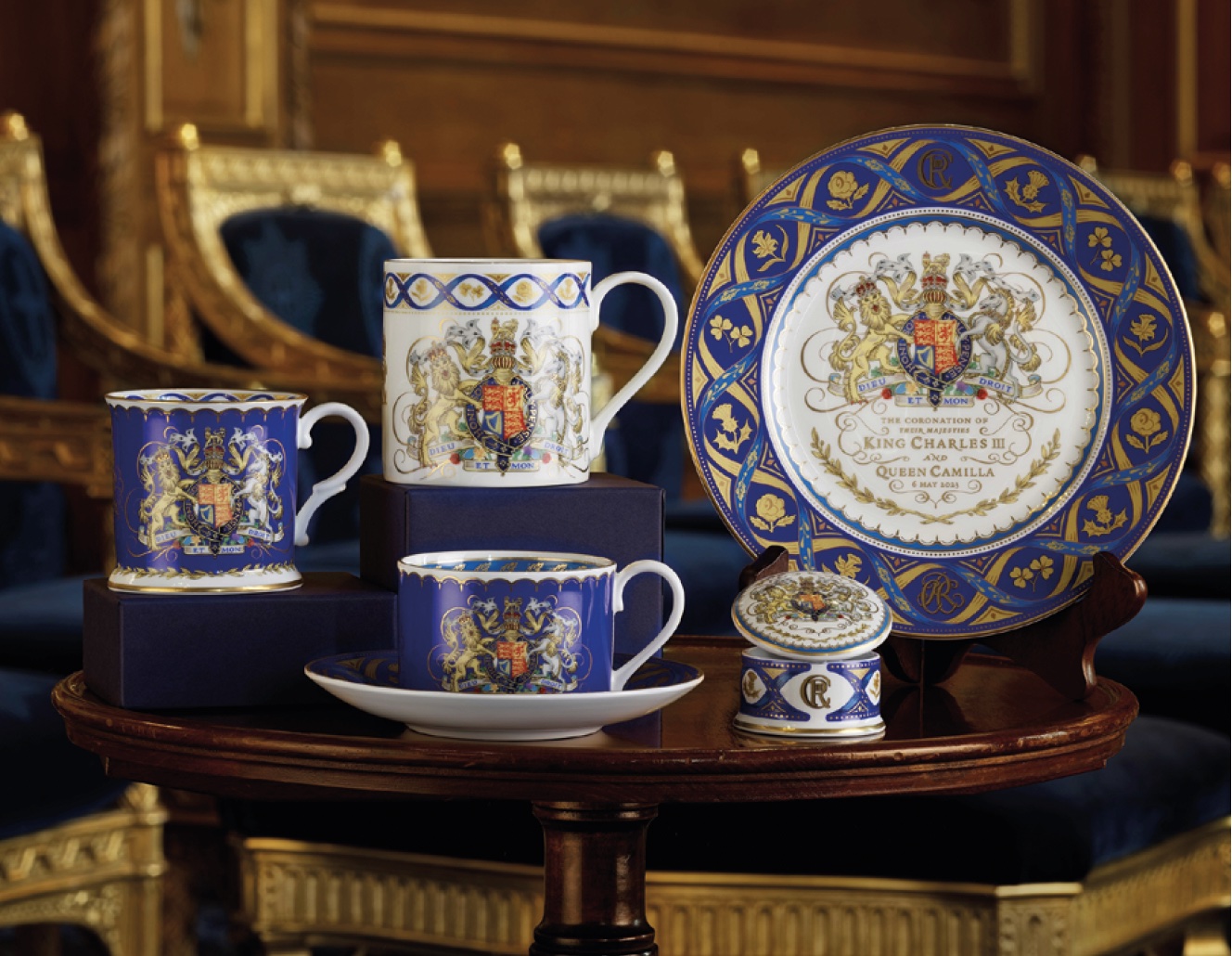 World¿s smallest bone china tea set to mark Queen's Diamond Jubilee