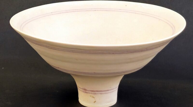 Lucie Rie bowl sparks bidding battle