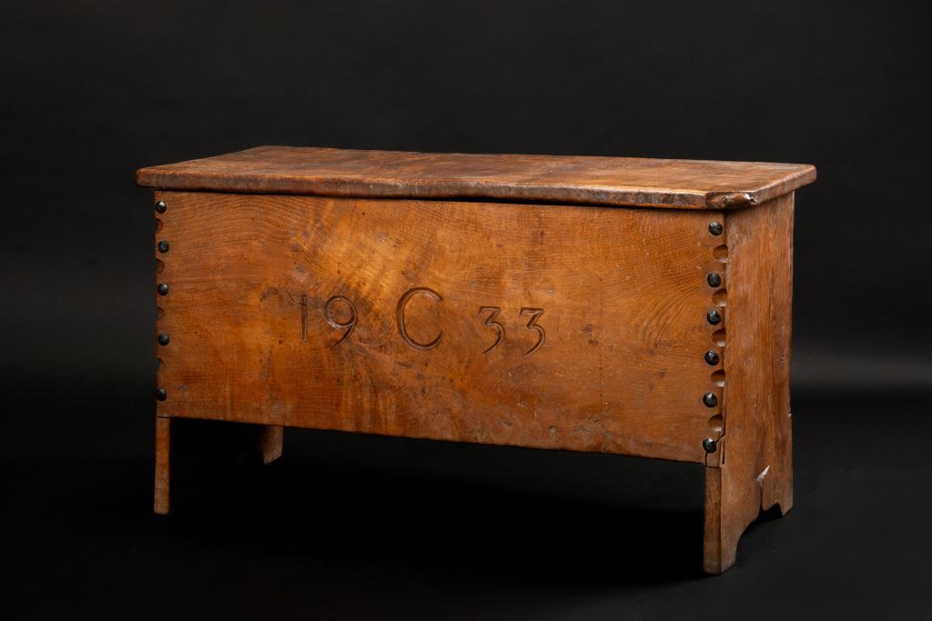 A Robert' Mouseman' Thompson burr oak log box from 1933