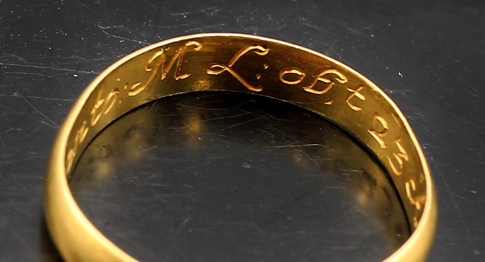 An inscription inside a 17th-century mourning ring