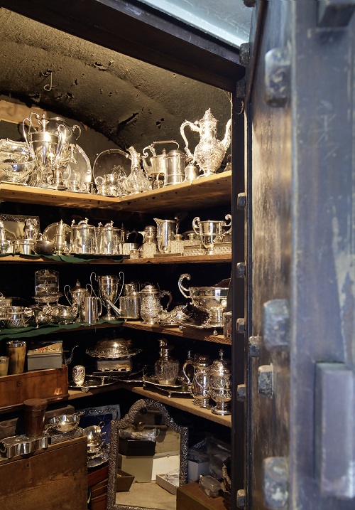 A collection of antique silverware