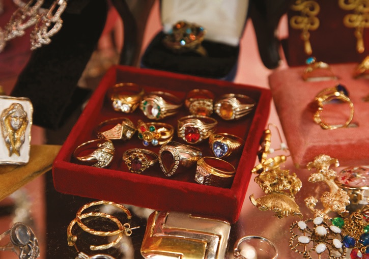 Vintage jewellery in the Grand Bazaar in New York