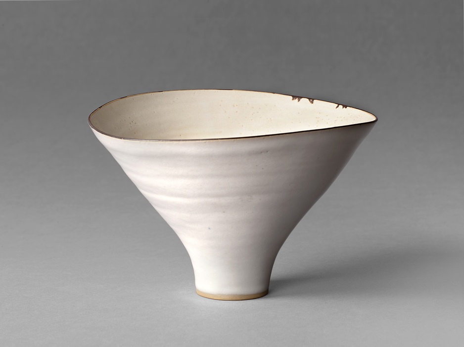 Lucie Rie bowl in Yorkshire sale