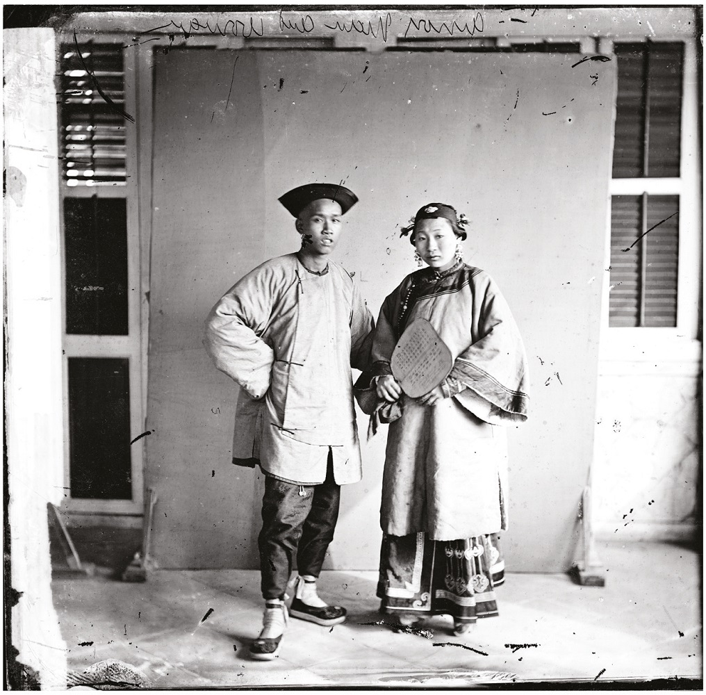 Photographer John Thomson's photograph of an Amoy couple, Xiamen, Fujian 1870–71