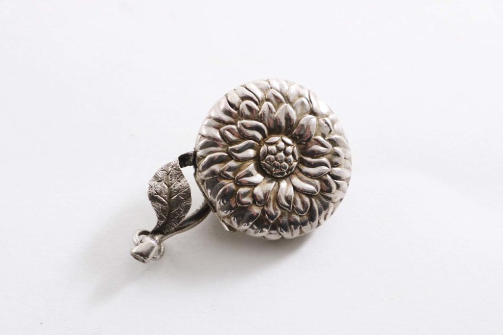 Victorian vinaigrette in the form of a flower